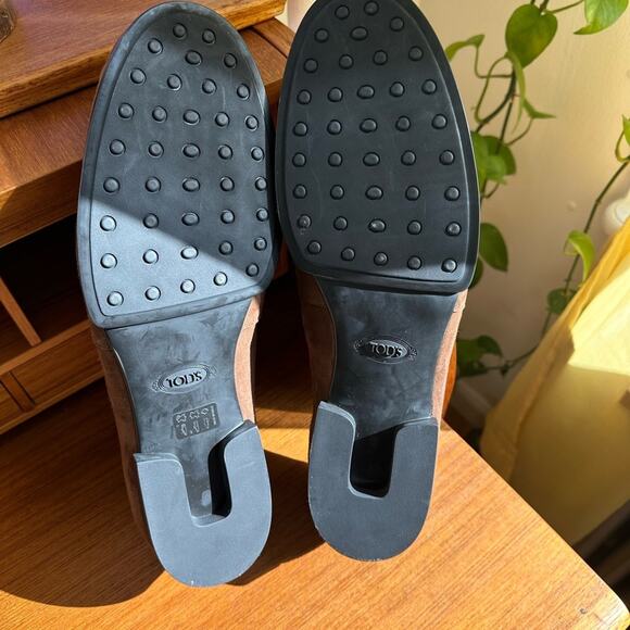 Tod’s suede low-heel loafer - Picture 7 of 9